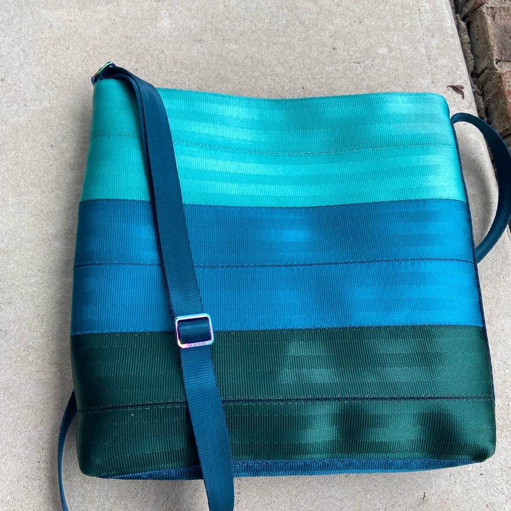 VGUC Harvey’s Peacock crossbody bag